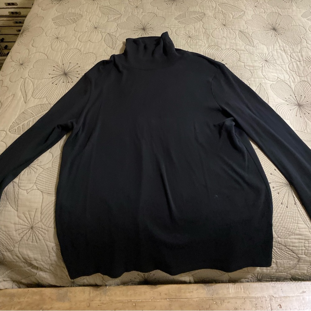 White stag, long sleeve turtleneck